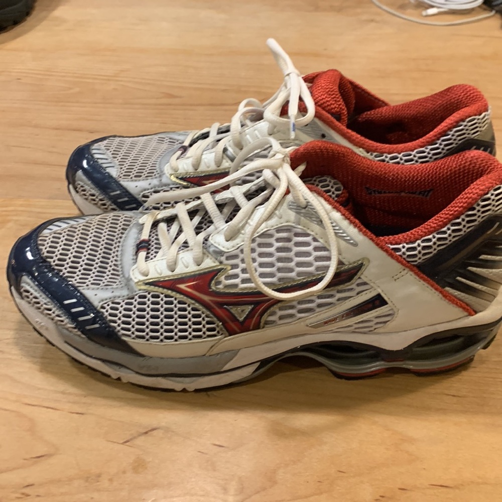 Mens Mizuno wave creation 9